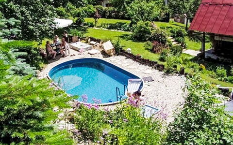 Černý: Piscine, Arbuste, Recours, Jardin, Chalet, Parapluie, Arrière-Cour, Mobilier De Jardin, Aménagement Paysager, Cour