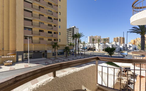 Las Olas: Piscine, Zone Résidentielle, Design Urbain, Établissements Humains, Domicile, Biens, Appartement, Recours, Condominium, Hacienda