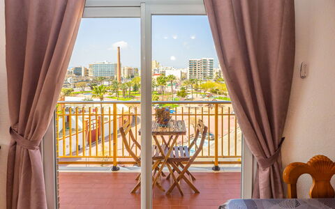 Puerto: Sol, Appartement, Tache De Bois, Dur, Balcon, Parquet, Rideau, Plante D'Appartement, Vernis