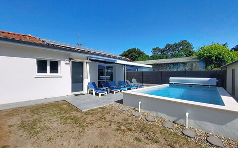 Le Bayonnais: Piscine, Zone Résidentielle, Design Urbain, Établissements Humains, Domicile, Biens, Appartement, Recours, Condominium, Hacienda