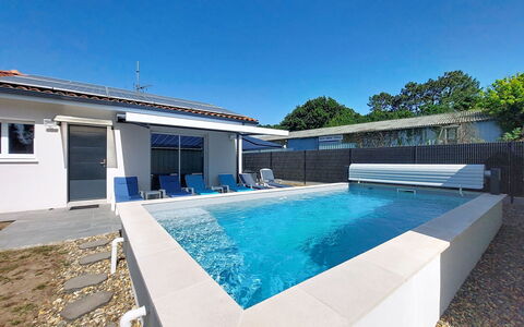 Le Bayonnais: Piscine, Zone Résidentielle, Design Urbain, Établissements Humains, Domicile, Biens, Appartement, Recours, Condominium, Hacienda
