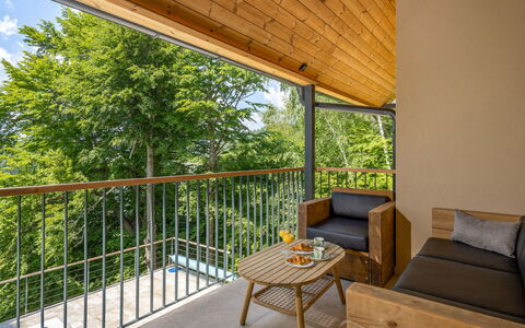 Vrh: Bois, Dur, Tache De Bois, Chaise, Porche, Balcon, Plate-Forme, Ombre, Mobilier De Jardin, Table Cuisine Et Salle A Manger