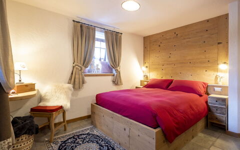 Chalet Ralon: Meubles, Design Intérieur, Bois, Plafond, Pièce, Sol, Sol, Lit, Éclairage, Chambre