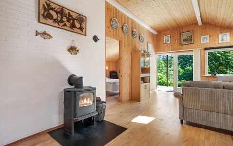 Godwin - 800M from the Sea: Bois, Meubles, Sol, Design Intérieur, Sol, Pièce, Plafond, Parquet, Dur, Salon