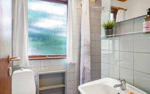 Kaija - from the Sea: Salle De Bains, Lavabo, Luminaire Plomberie, Design Intérieur, Sol, Sol, Évier, Robinet, Plomberie, Pièce