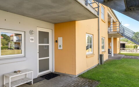 Enwald - 100M from the Sea: Domicile, Appartement, Biens, Balcon, Allée, Cour