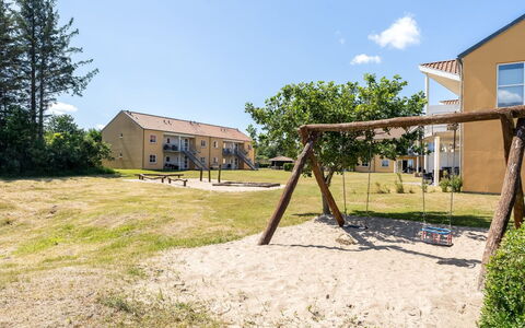 Enwald - 100M from the Sea: Ciel, Pelouse, Biens, Ombre, Cour, Arrière-Cour, Parc, Ferme