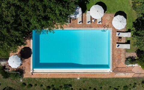 Villa Santa Barbara: Piscine, Bleu, L'Eau, Mobilier De Jardin, Recours, Thermes, Composite, Balancelle, Eco Hôtel, Loisir