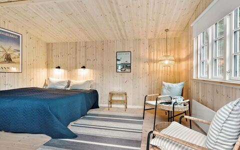 Ami - 850M from the Sea: Design Intérieur, Sol, Sol, Bois, Meubles, Plafond, Luminaire, Pièce, Éclairage, Domicile