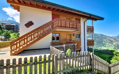 Myosotis Est: Porche, Balcon, Chalet, Chaîne De Montagnes, Vallée, Balustre, Clôture, Crête, Ferme, Village De Montagne