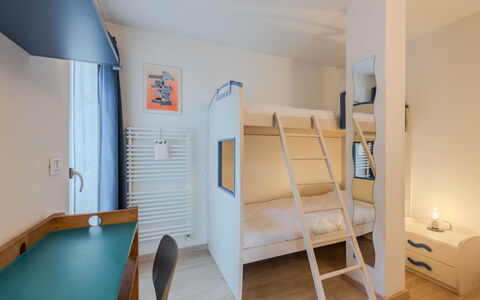 Casa Roby: Design Intérieur, Meubles, Lit, Sol, Chambre, Sol, Bois, Plafond, Pièce, Lit Superposé