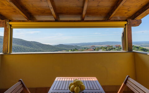 Bellavista: Bois, Tache De Bois, Plafond, Ombre, Dur, Eco Hôtel, Balcon, Plante D'Appartement