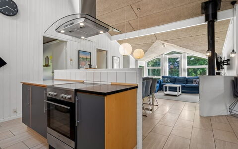 Fria - 200M from the Sea: Design Intérieur, Sol, Bois, Plafond, Luminaire, Meubles, Cuisine, Sol, Éclairage, Électroménager