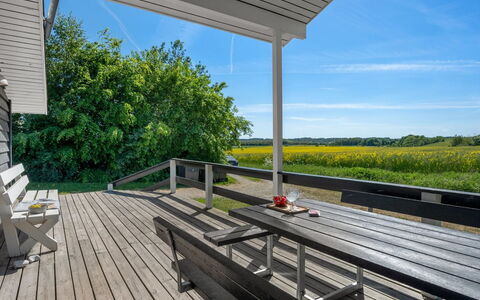 Fria - 200M from the Sea: Bois, Porche, Plate-Forme, Dur, Planche, Parquet, Tache De Bois, Ombre, Mobilier De Jardin, Chaise