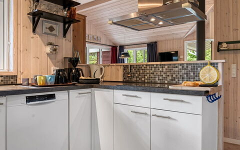 Ferdine - from the Sea: Cuisine, Bois, Principaux Appliance, Comptoir, Appareil De Cuisine, Design Intérieur, Luminaire Plomberie, Sol, Cabinetry, Évier