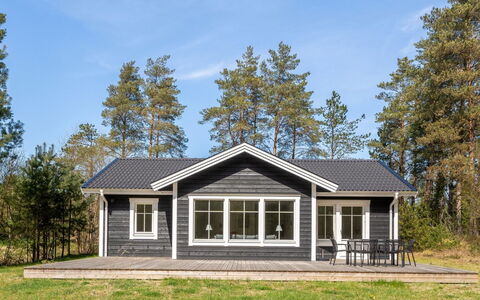Edine - 917M from the Sea: Domicile, Siding, Chalet, Maison, Toit, Porte, Porche, Biens, Ferme, Batiments Jardin