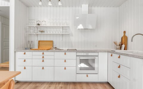 Edine - 917M from the Sea: Bois, Sol, Parquet, Sol, Cuisine, Dur, Planche, Tache De Bois, Cabinetry, Matériau Naturel