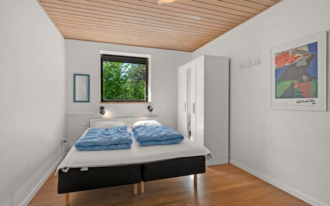 Isalie - 300M from the Sea: Design Intérieur, Chambre, Bois, Lit, Plafond, Sol, Meubles, Sol, Drap De Lit, Literie