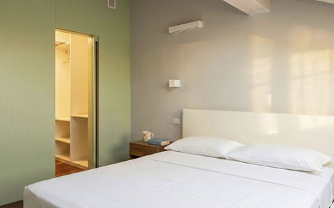 Zani: Design Intérieur, Mur, Meubles, Sol, Sol, Plafond, Lit, Chambre, Pièce, Éclairage