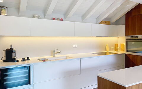 Zani: Cuisine, Design Intérieur, Comptoir, Sol, Cabinetry, Bois, Sol, Appareil De Cuisine, Plafond, Meubles