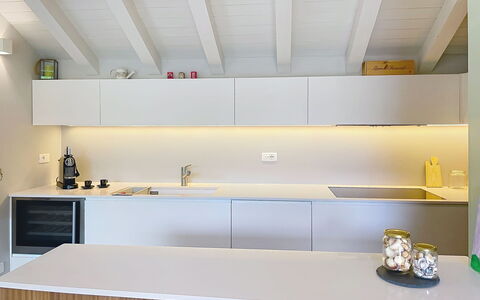 Zani: Cuisine, Design Intérieur, Comptoir, Sol, Bois, Cabinetry, Plafond, Appareil De Cuisine, Sol, Meubles