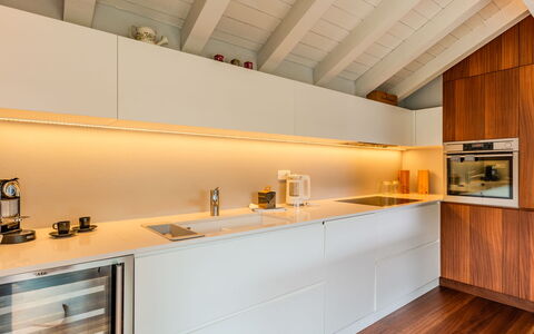 Zani: Cuisine, Design Intérieur, Sol, Comptoir, Bois, Plafond, Sol, Cabinetry, Éclairage, Appareil De Cuisine