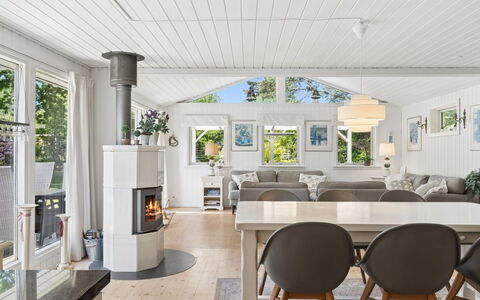 Stig - 1.1Km from the Sea: Bois, Design Intérieur, Plafond, Sol, Domicile, Sol, Meubles, Salon, Parquet, Luminaire