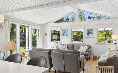 Stig - 1.1Km from the Sea: Canapé, Domicile, Design Intérieur, Plafond, Salon, Chalet, Moulage, Conception, Porche