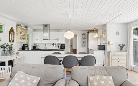 Stig - 1.1Km from the Sea: Meubles, Design Intérieur, Bois, Plafond, Sol, Luminaire, Domicile, Salon, Éclairage, Sol