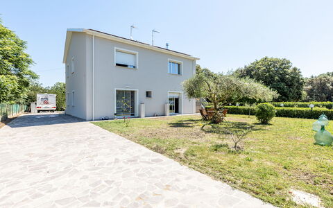 Art&Sea House: Zone Résidentielle, Arbuste, Domicile, Maison, Allée, Biens, Jardin, Banlieue, Aménagement Paysager, Ombre