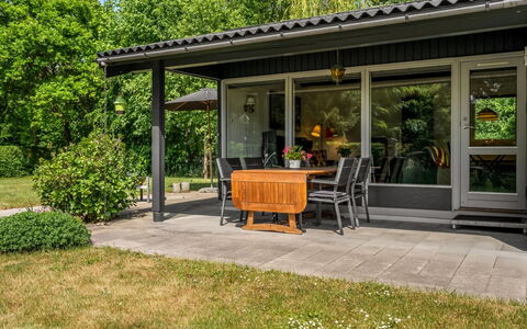 Maris - 200M from the Sea: Meubles, Porte, Porche, Domicile, Jardin, Ombre, Mobilier De Jardin, Batiments Jardin, Structure En Plein Air