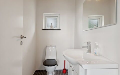 Eve - 700M from the Sea: Salle De Bains, Luminaire Plomberie, Sol, Design Intérieur, Mur, Sol, Lavabo, Évier, Toilette, Plafond