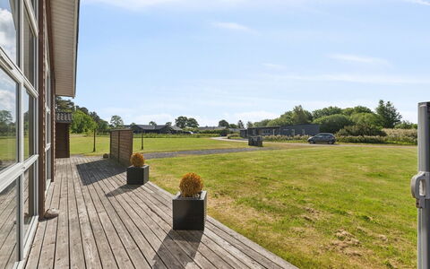 Eve - 700M from the Sea: Ciel, Herbe, Plaine, Lot Terre, Pelouse, Ombre, Dur, Aménagement Paysager, Biens, Cour