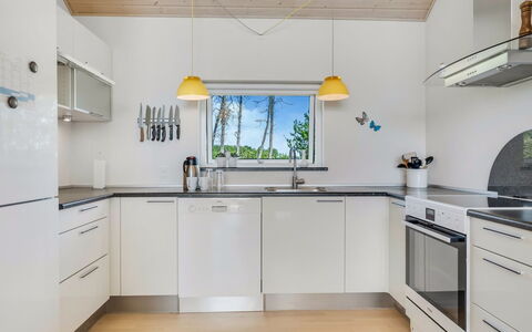 Eve - 700M from the Sea: Cuisine, Sol, Design Intérieur, Bois, Comptoir, Plafond, Sol, Appareil De Cuisine, Domicile, Éclairage