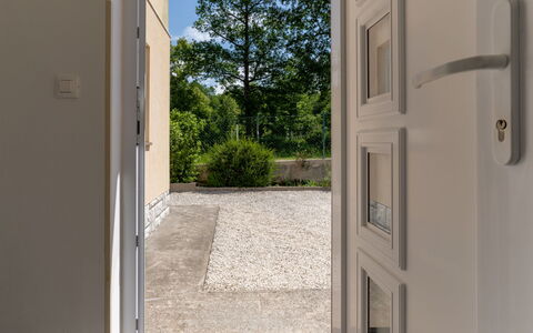 Romana: Bois, Accueil Porte, Porte, Poignée De Porte, Béton, Dur, Tache De Bois, Daylighting
