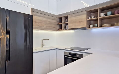 Lotta: Cuisine, Cabinetry, Appareil De Cuisine, Design Intérieur, Sol, Comptoir, Mur, Meubles, Bois, Domicile