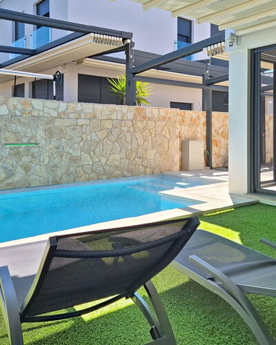Lotta: Piscine, Recours, Eco Hôtel, Hôtel, Villa, Loisir, Biens, Ombre, Mobilier De Jardin, Thermes