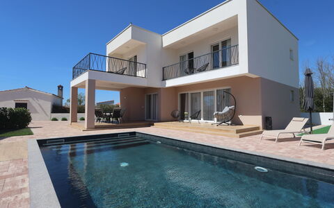 Amara: Piscine, Zone Résidentielle, Domicile, Biens, Villa, Balcon, Manoir