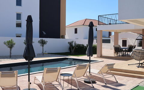 Amara: Zone Résidentielle, Architecture, Meubles, Piscine, Mobilier De Jardin, Sol, Composite, Domicile, Ombre, Appartement