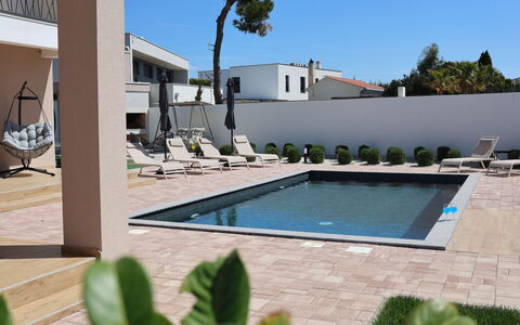 Amara: Piscine, Mobilier De Jardin, Design Urbain, Composite, Recours, Ombre, Chaise, Béton, Balancelle, Biens