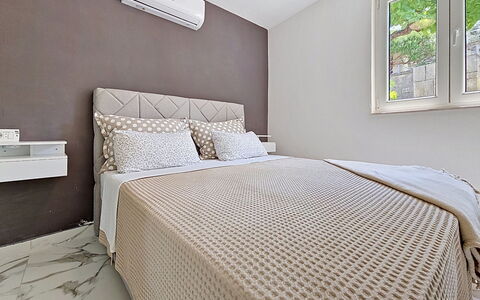Aurora: Lit, Meubles, Design Intérieur, Chambre, Sol, Sol, Literie, Mur, Drap De Lit, Bois