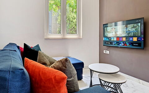 Aurora: Meubles, Design Intérieur, Appareil Électronique, Mur, Télévision, Canapé, Téléviseur, Salon, Sol