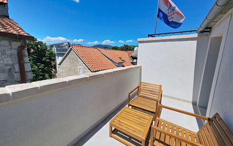 Kaštela 302: Appartement, Daylighting, Balcon