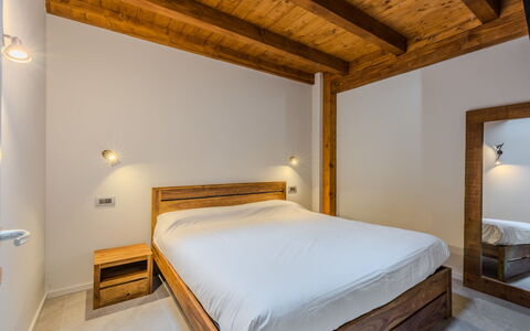 Silvia: Design Intérieur, Mur, Sol, Bois, Plafond, Sol, Lit, Chambre, Pièce, Meubles