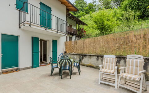 La Casa di Bruna: Porche, Balcon, Mobilier De Jardin, Clôture, Ombre, Cour, Plante D'Appartement, Tache De Bois, Arrière-Cour, Eco Hôtel