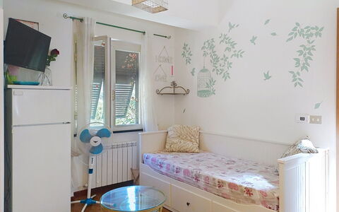 La Casa Azzurra: Meubles, Design Intérieur, Mur, Sol, Chambre, Bois, Pièce, Sol, Éclairage, Lit