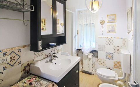 La Casa Azzurra: Design Intérieur, Mur, Sol, Sol, Lavabo, Luminaire Plomberie, Salle De Bains, Évier, Plafond, Éclairage