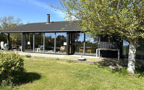 Stasia - 50M from the Sea: Toit, Domicile, Maison, Lot Terre, Chalet, Ombre, Ferme, Biens, Porche, Cour