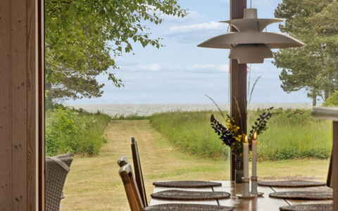 Stasia - 50M from the Sea: Meubles, Lot Terre, Mobilier De Jardin, Plaine, Chaise, Tableau De Plein Air, Jardin, Ombre, Tache De Bois