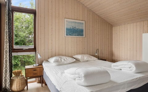 Stasia - 50M from the Sea: Lit, Chambre, Design Intérieur, Sol, Bois, Meubles, Sol, Plafond, Drap De Lit, Literie
